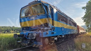 Nehoda na železničnom priecestí. Došlo k zrážke kamióna a rýchlika