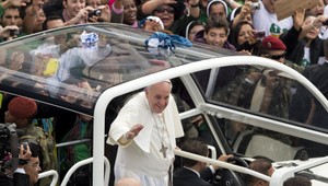 Pápež František. Kto som, aby som súdil homosexuálov?