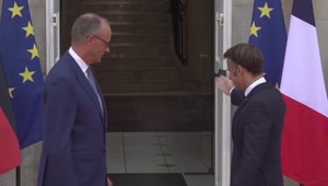 Putin je netvor, povedal Macron, Moskve sa to nepáči