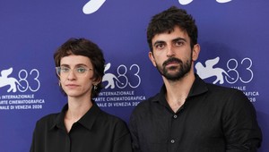Film o AI v Gaze vyvolal v Benátkach 25-minútové ovácie. Režisérom hrozí strata občianstva