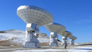 Umelá inteligencia identifikovala technologickú stopu v rádiosignáloch: Mohla by naznačovať existenciu mimozemskej civilizácie