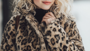 V tomto kabáte sa v zime nudiť nebudete: Ako nosiť leopardí vzor a nevyzerať lacno?