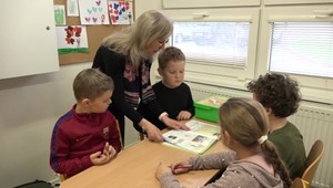 Oslavujeme deň učiteľov: Učiteľka v Stupave učí štyri desaťročia, domáce úlohy už nevyžaduje