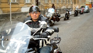 Špeciálna vesta dokáže motorkárom zachrániť život!