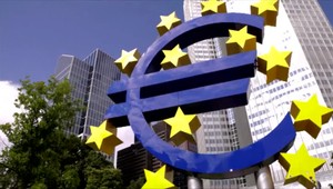 Až 60 percent zadlžených domácností zasiahla koronakríza. Ich príjmy klesli a problém majú aj so splátkami banke