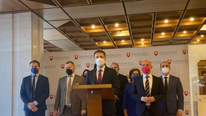 Parlament vyslovil dôveru novej vláde Eduarda Hegera. Za hlasovalo 89 poslancov