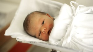 Školáčka (12) porodila dcéru. Meno otca nepozná, zoznámili sa na internete