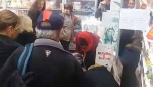 Ošiaľ pre obľúbenú čokoládovú nátierku. Zasahovať musela aj polícia