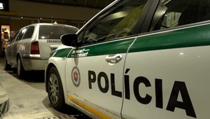 65-ročný vodič unikal policajtom. Tí museli použiť zbraň