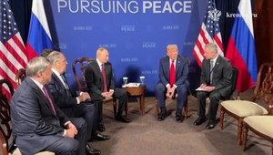 Slovenskí koaliční poslanci vítajú stretnutie Trumpa s Putinom, Korčok apeluje na zmenu prístupu k Moskve