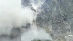 VIDEO: Apokalyptický výjav sa naskytol turistom na Zelenom plese. Zo štítu sa zosypala masívna kamenná lavína