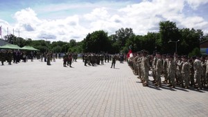 Českí vojaci odovzdávajú štafetu: Veliace žezlo teraz prebrala španielska armáda