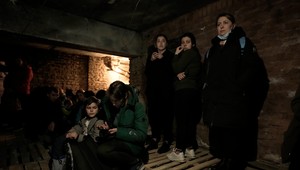 Štáb TV JOJ na Ukrajine: Domáci presne vedia, ako sa počas bombardovania správať