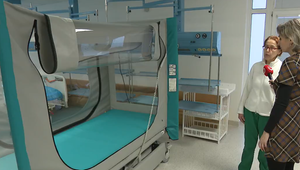 Rodičia "večných bábätiek" bojujú o bezpečie. Nemocniciam chýbajú špeciálne lôžka