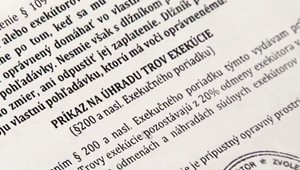 Podľa exekútora má zaplatiť tisíce eur. Psychicky je na dne a tvrdí, že ide o podvod