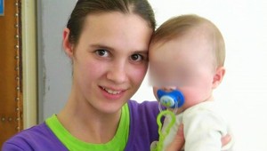 Muž utekal pred policajtmi, syna (6 mes.) položil na cestu