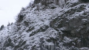 Na ceste z Kraľovian do Poľska si počkáte. Rozpadávajúca skala ohrozovala vlaky