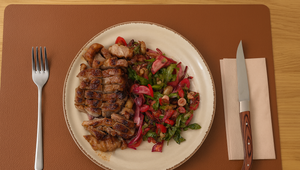 HLAVNÉ JEDLO - Steaky z bravčového mäsa so zeleninovým listovým šalátom