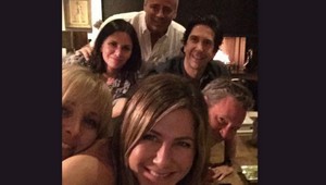 Pracujeme na niečom, prezradila Jennifer Aniston po zverejnení FOTKY s Priateľmi