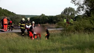 V havarovanom aute pri Rožňave objavili zhorené dieťa, matka utrpela popáleniny na viac ako polovici tela