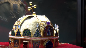 Na Slovensku je znovu Uhorská kráľovská koruna. Zdobila hlavy desiatok panovníkov