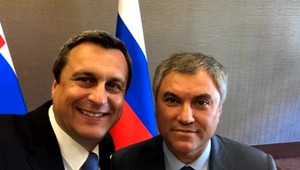 Opozícia ide odvolávať Danka. Za rozhodnutím nie je len zatajená rigorózna práca