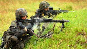 Najmodernejšiu techniku nemá kto obsluhovať. Minister obrany zvažuje povinnú vojenčinu