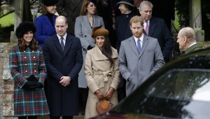 Prvýkrát pohromade. William s Kate, Harry s Meghan na vianočnej omši