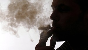 Policajti strážia konope, vyrástlo v kvetináči v centre Bratislavy