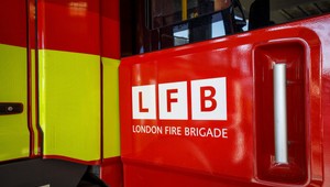 Stovka hasičov v Londýne zasahuje pri rozsiah­lom požiari výškového domu