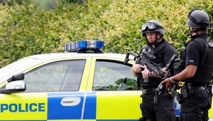 Škandál! Novinári opíjali policajtov, získali informácie