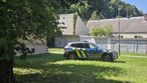 Polícia našla v byte dobodanú ženu, podozrivého prichytili pri čistení noža