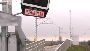 Vlak pri Považskej Bystrici zachytil pracovný mechanizmus na trati
