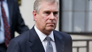 Nočná mora žije! Sexnahrávka už zrejme princa Andrewa definitívne zničí!