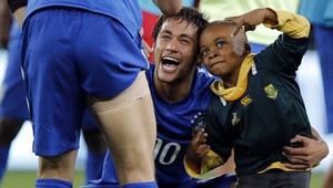 VIDEO. Neymar, palec hore! V JAR zachránil školáčika - výtržníka...