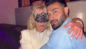 Britney sa tretíkrát VYDALA. Najbližšia rodina mala na svadbu zákaz vstupu, exmanžela odviezla polícia