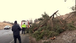 Silné búrky spôsobili na strednom Slovensku energetickú kalamitu