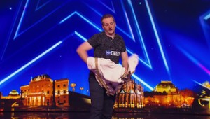 Známy kúzelník z Česko Slovensko má talent si to namieril do Bez servítky: Spoznali by ste ho za sporákom?