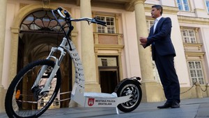 Bratislavskí policajti sa vozia na strojoch z ďalekej budúcnosti