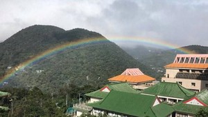VIDEO: Neuveriteľná hra prírody. Dúha zdobila oblohu takmer deväť hodín