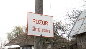 Cigarety pašovali katapultom