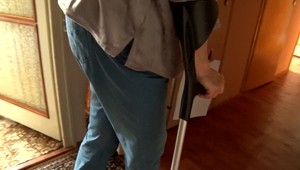 Dôverčivú dôchodkyňu nalákali podvodníci na lacné lieky. Potom ju okradli o šperky