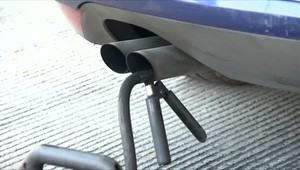 Vodiči majú problémy pri emisnej kontrole. Kamerový systém a normy im sťažili podmienky