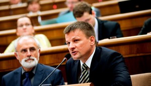 Hlina už nie je obyčajný človek. Ohlásil odchod z OĽaNO