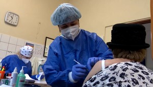 Diskusia o povinnom očkovaní proti covidu bude horúca