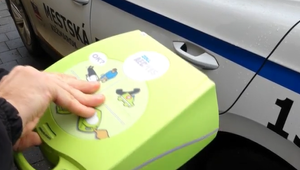 Ľudia pomáhajú: Policajti môžu opäť zachraňovať životy