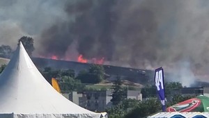 Neďaleko konania festivalu Pohoda pri Trenčíne horelo