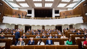 HLASOVANIE V NR SR: Poslanci posunuli do druhého čítania vyšší príspevok pre cirkvi