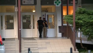 Košická ortopedička aj jej syn zostávajú za napadnutie lekára aj naďalej vo väzbe