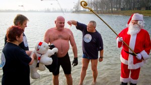 NA VLASTNEJ KOŽI. Stať sa ľadovým medveďom nie je ľahké